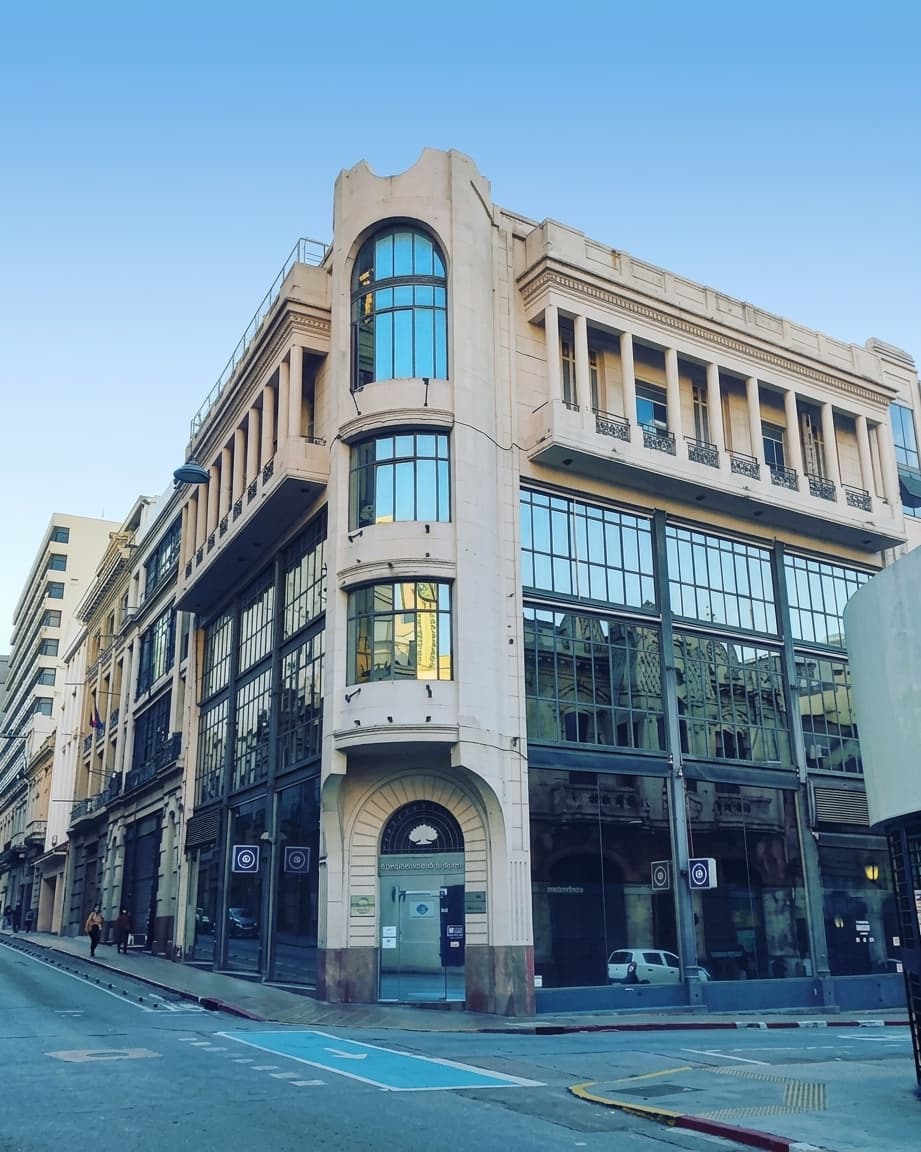 Sede de Consorcio del Uruguay en la esquina de Rincón y Bartolomé Mitre, Montevideo